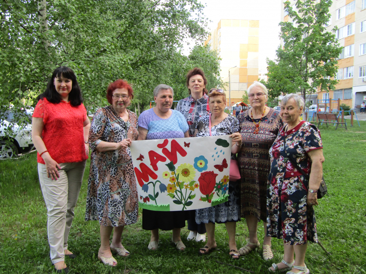 «Цветущий май»: арт-терапия для пожилых людей